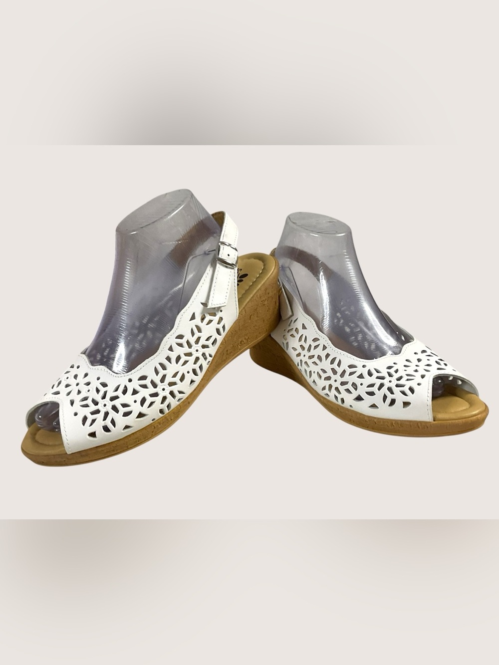 Spring Step Footsie White Laser-Cut Peep-Toe Wedge Sandals Women’s Size 9